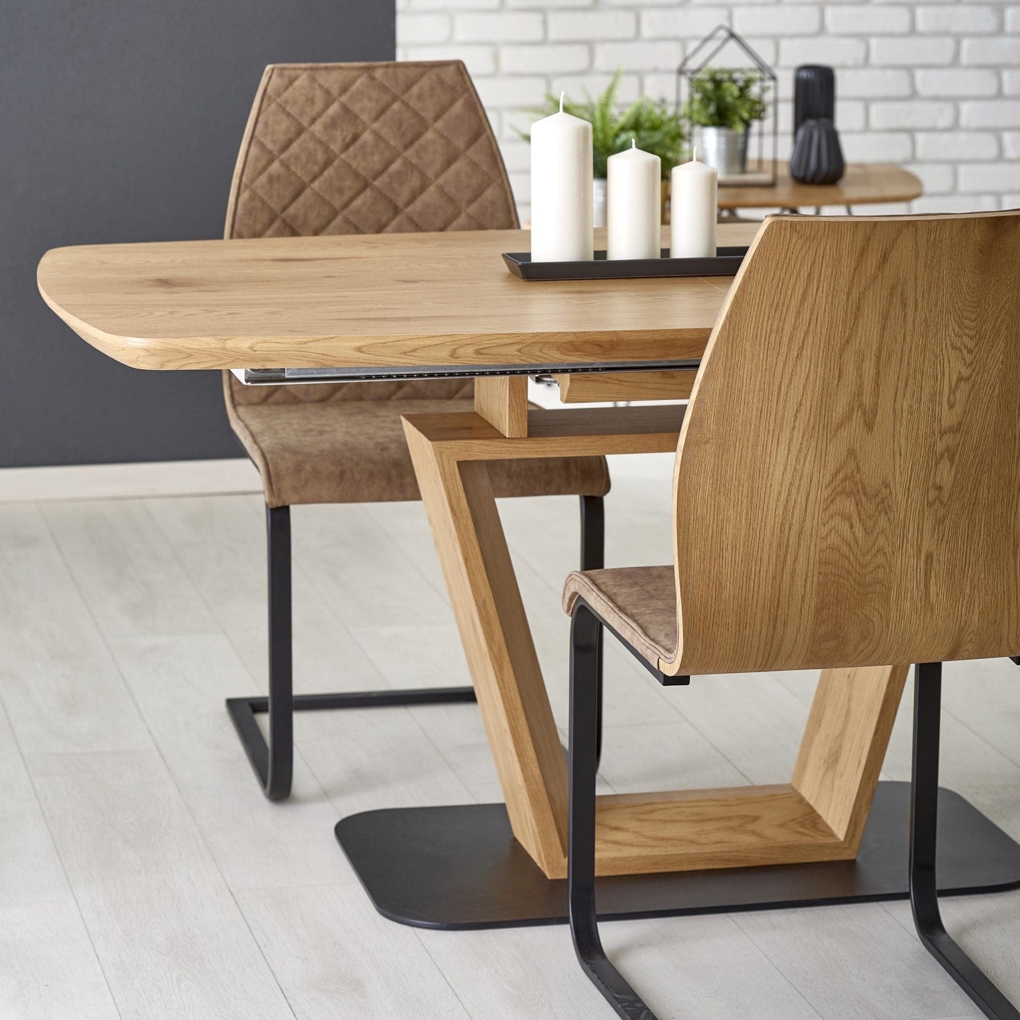 Halmar Scaun din pal tapitat cu piele ecologica si picioare metalice Kai-265 Maro / Stejar Honey / Negru, l43xA58xH94 cm
